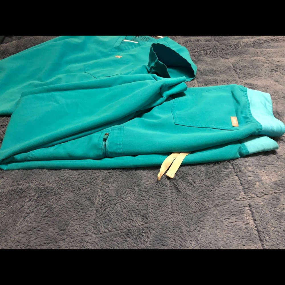 Figs set scrubs teal in color size small petite